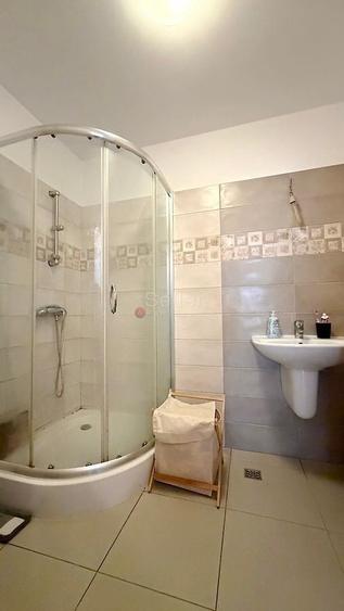 Apartament cu 3 camere decomandat, mobilat în Tractorul