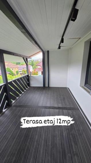Casă individuală cu 7 camere cu Canalizare în Dâmbul Rotund