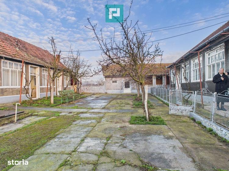 Casă cu 3 camere în Cintei