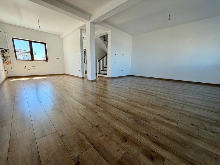 Casă cu 4 camere cu Teren 300 Mp în Moșnița Veche