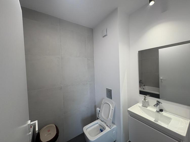 Apartament cu 3 camere decomandat în Barbu Văcărescu