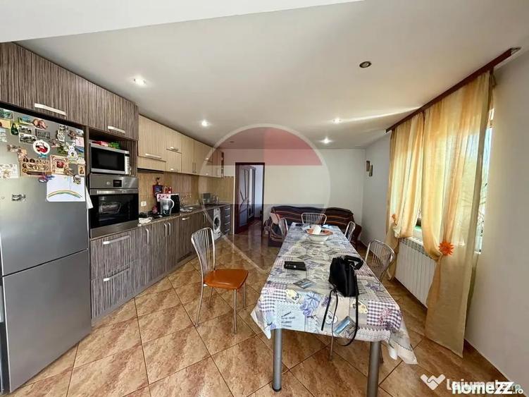 Casă cu 4 camere cu Teren 720 Mp în Vânători