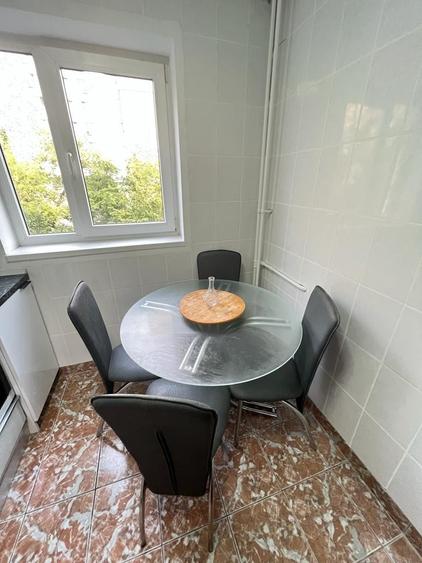 Apartament cu 3 camere semidecomandat în Drumul Taberei