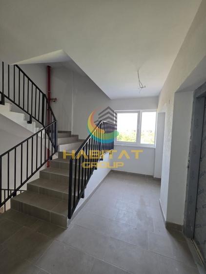Apartament cu 3 camere decomandat în Metalurgiei