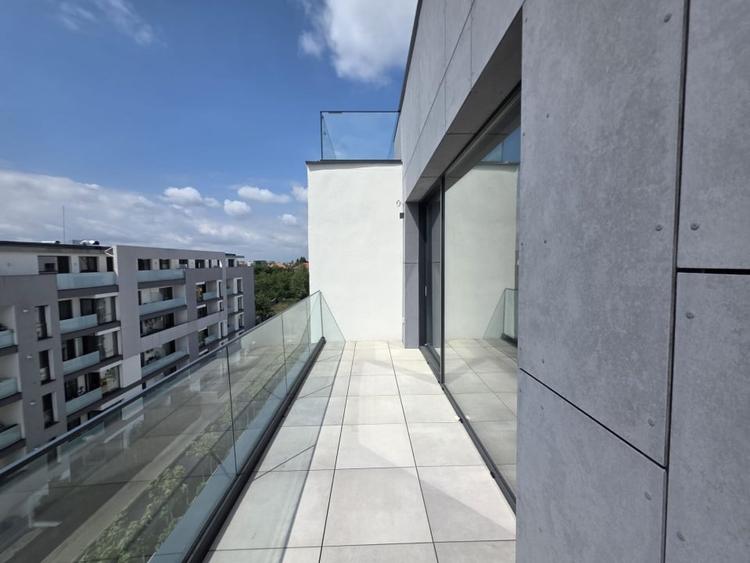 Apartament cu 3 camere decomandat în Băneasa