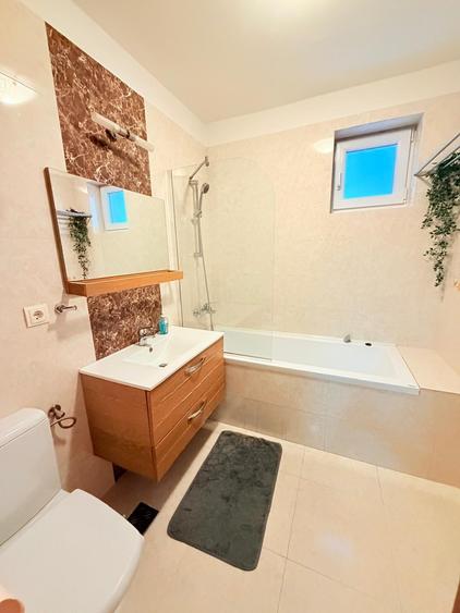 Apartament cu 3 camere în Cetate