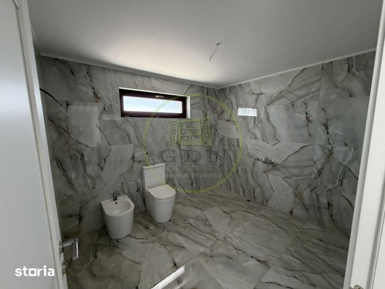 Casă cu 5 camere cu Teren 246 Mp în Malu Mare