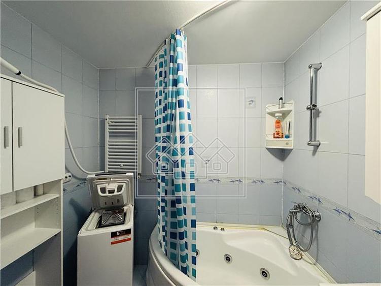 Apartament cu 3 camere decomandat în Hipodrom 1