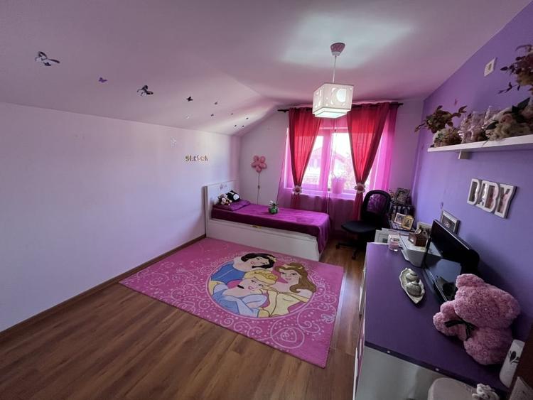 Casă individuală cu 5 camere cu Canalizare în Valu lui Traian