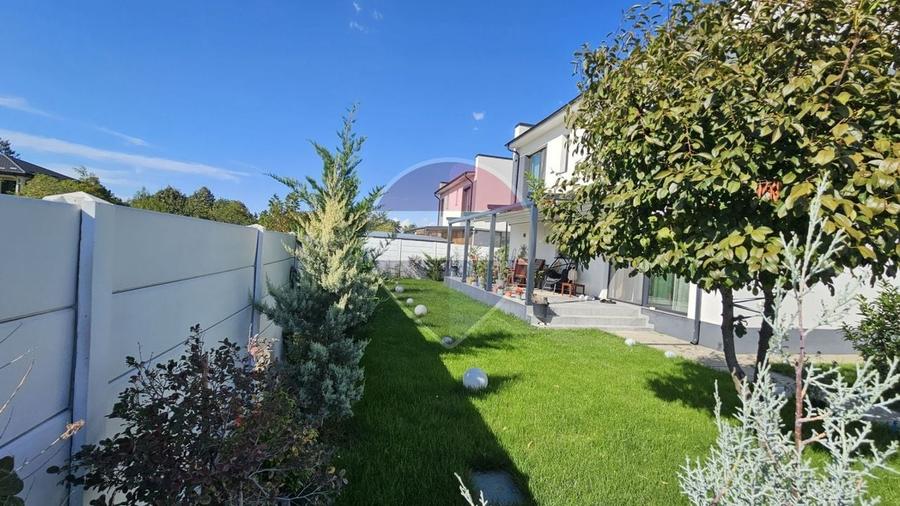Casă individuală cu 5 camere cu Teren 452 Mp în Corbeanca