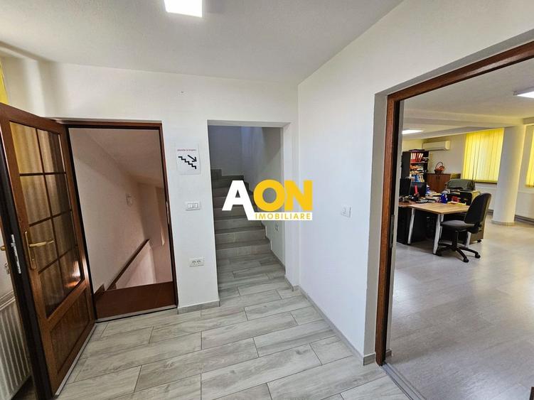 Casă individuală cu 9 camere cu Canalizare în Central