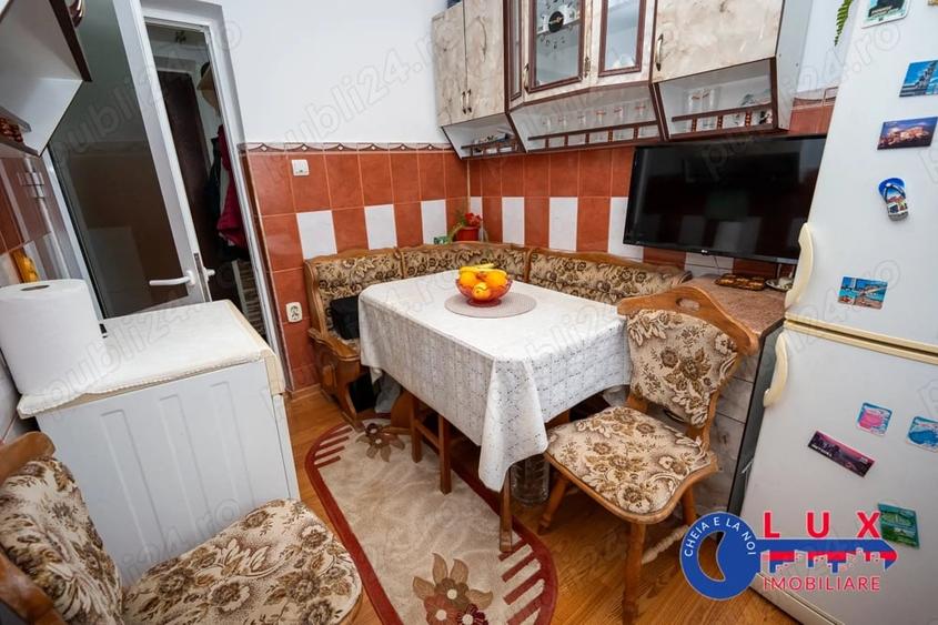 Apartament cu 3 camere semidecomandat în Neptun
