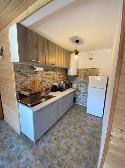 Casă individuală cu 5 camere cu Teren 1790 Mp în Corbu