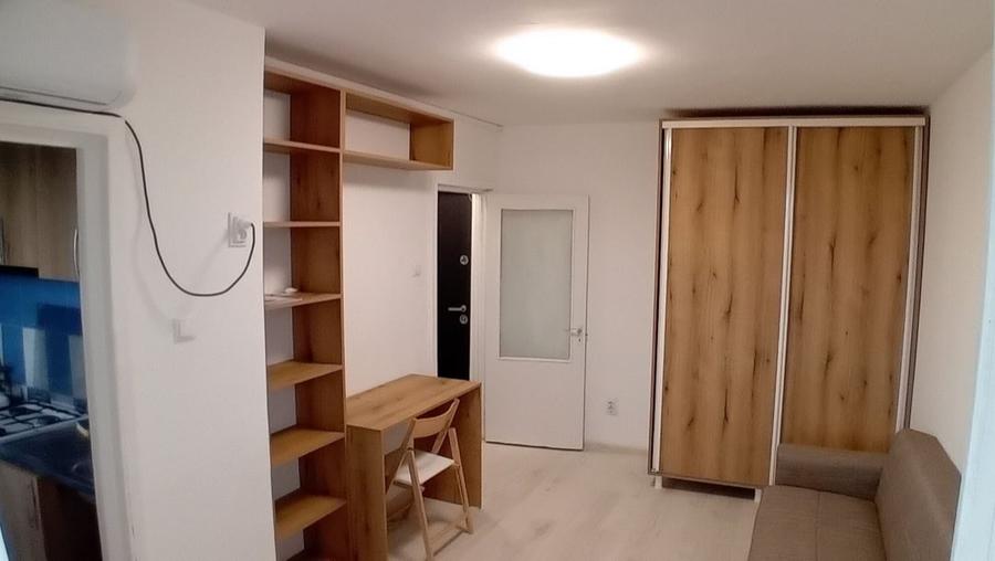 Garsonieră decomandată în Podu Roș