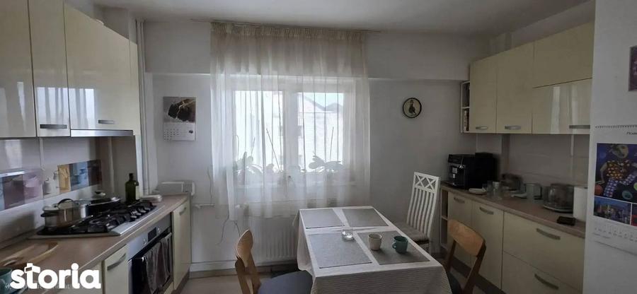 Apartament cu 3 camere decomandat, mobilat în Băneasa