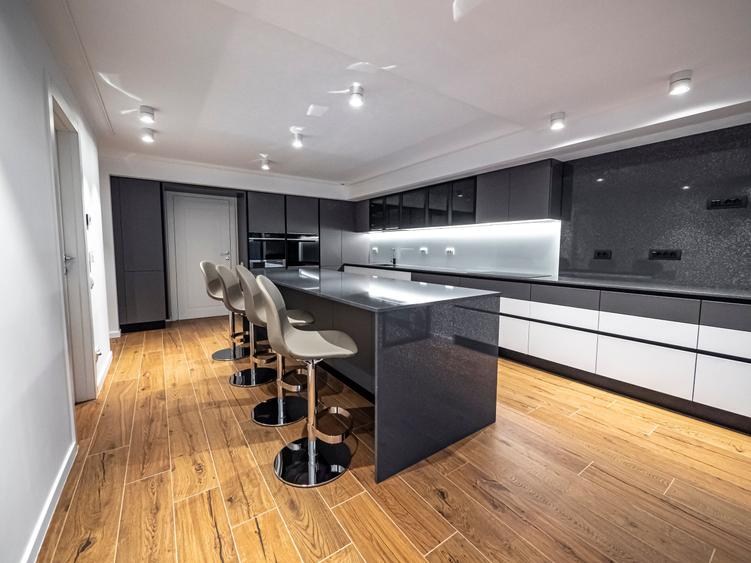 Duplex cu 7 camere cu Teren 377 Mp în Herăstrău