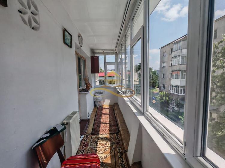 Apartament cu 3 camere decomandat, mobilat în Alexandru cel Bun