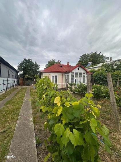 Casă cu 3 camere cu Teren 1300 Mp în Central