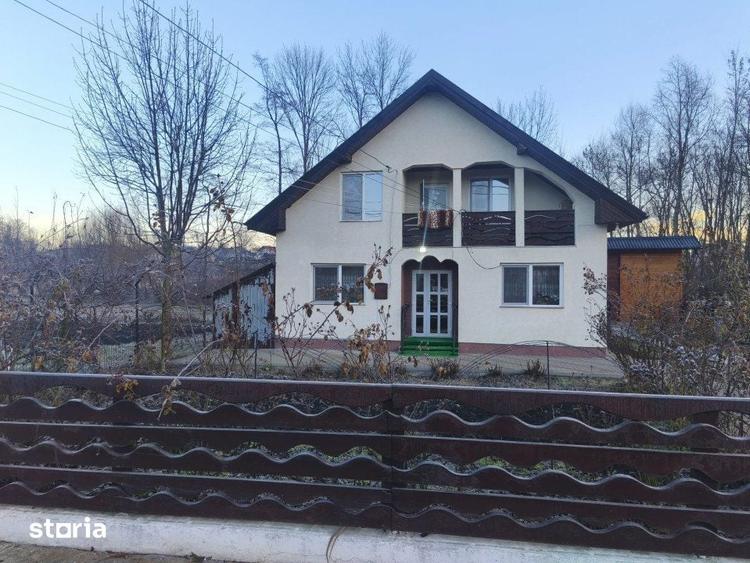 Casă cu 5 camere cu Teren 1000 Mp în Central