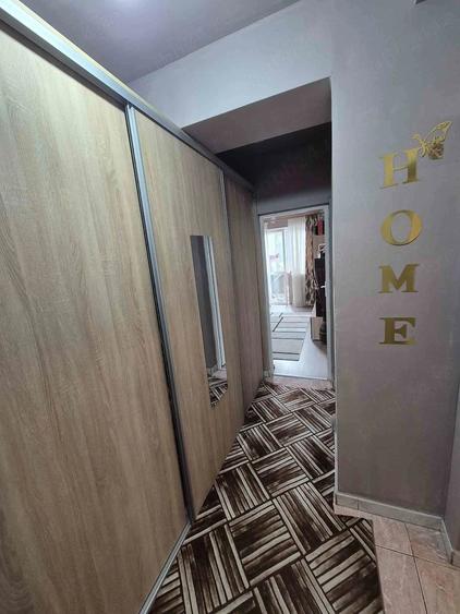 Apartament cu 2 camere semidecomandat în 1 Decembrie