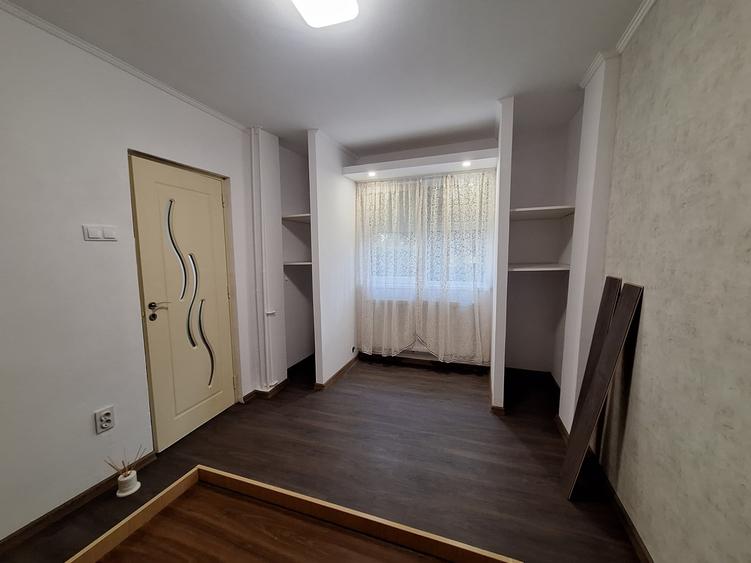 Apartament cu 2 camere semidecomandat, mobilat în Soarelui