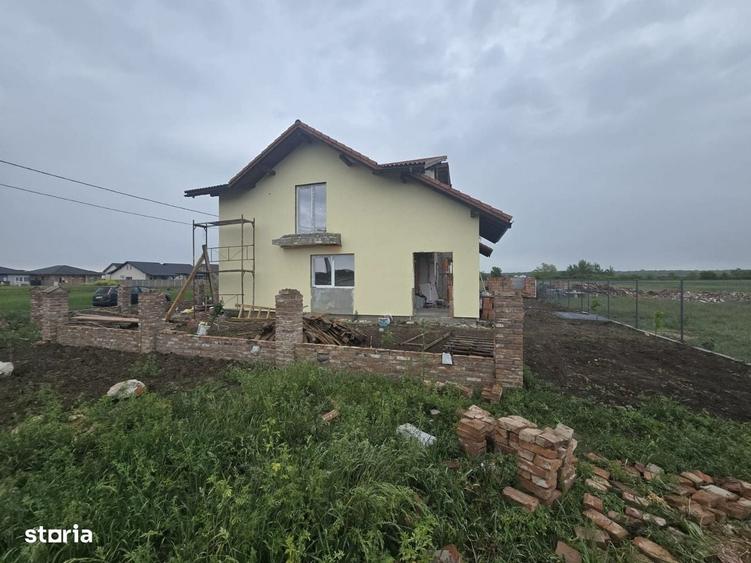 Casă cu 4 camere în Central