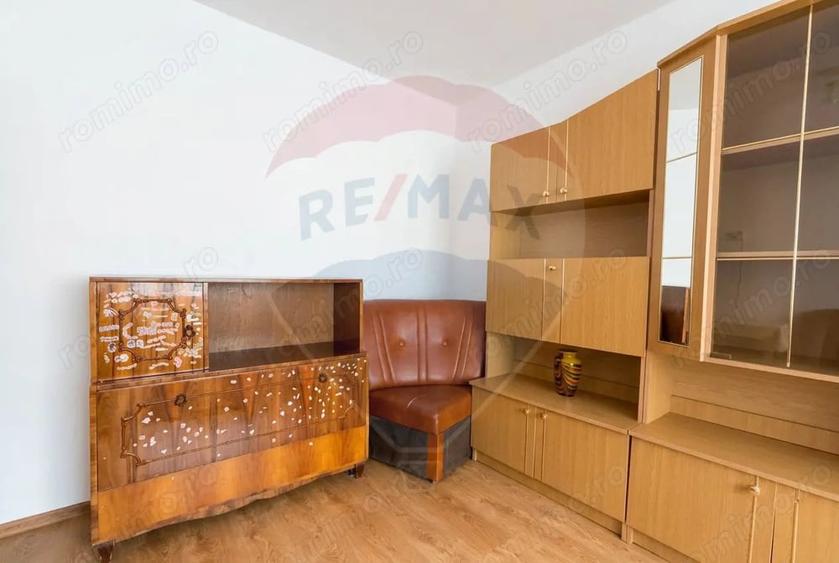 Apartament cu 3 camere decomandat în Est