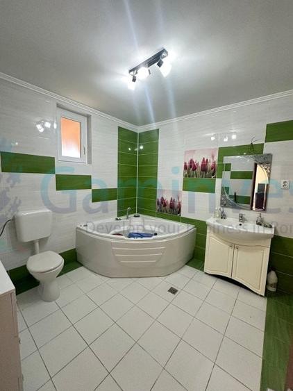 Casă individuală cu 5 camere cu Canalizare în Sântandrei
