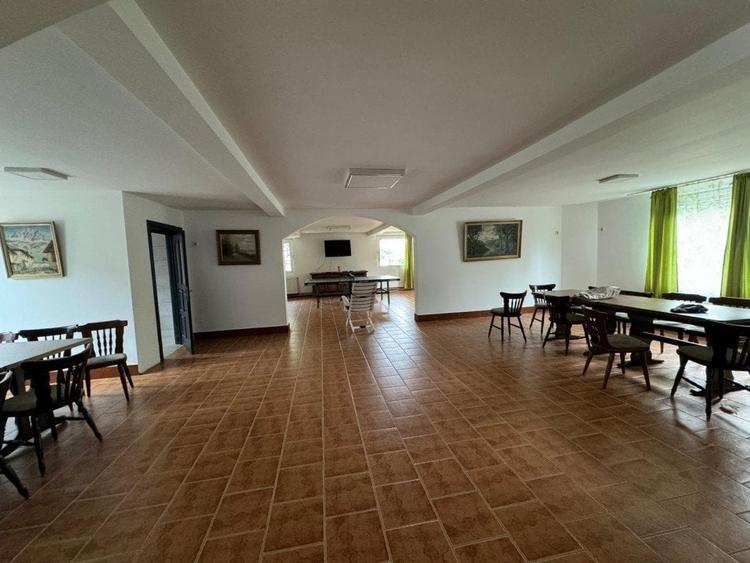 Casă cu 13 camere cu Teren 2500 Mp în Sucevița