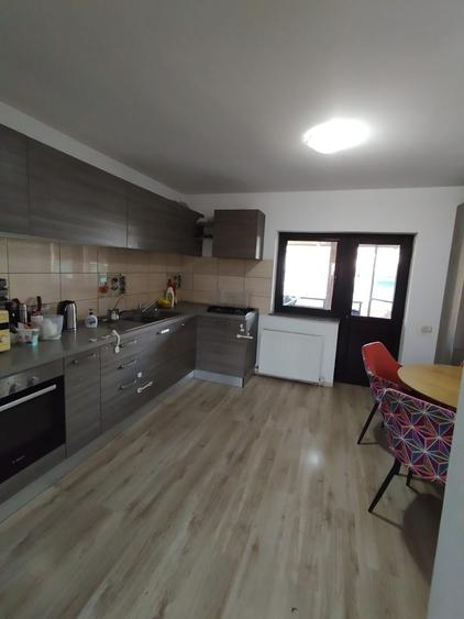 Casă cu 4 camere în Valea Adâncă