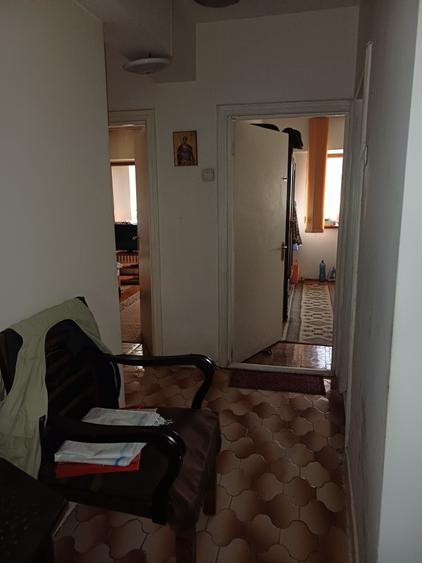 Apartament cu 4 camere decomandat în Calea București