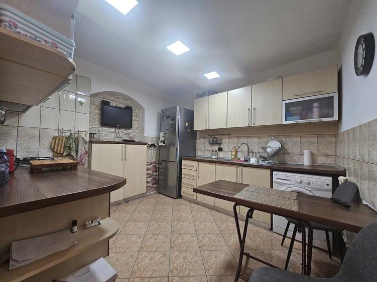 Casă cu 5 camere cu Canalizare în Lizeanu