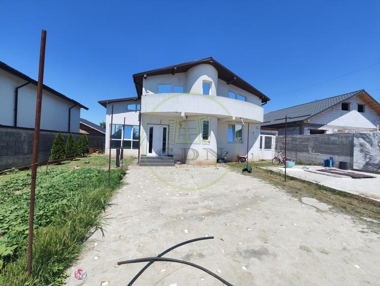 Casă individuală cu 5 camere cu Teren 432 Mp în Malu Mare