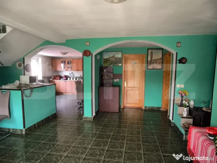 Casă cu 7 camere cu Teren 1430 Mp în Central
