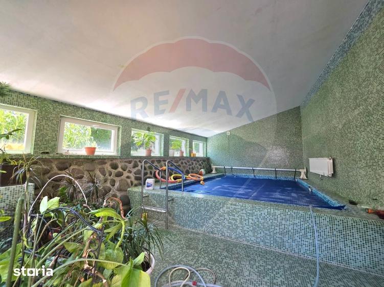 Casă cu 8 camere cu Teren 4534 Mp în Central