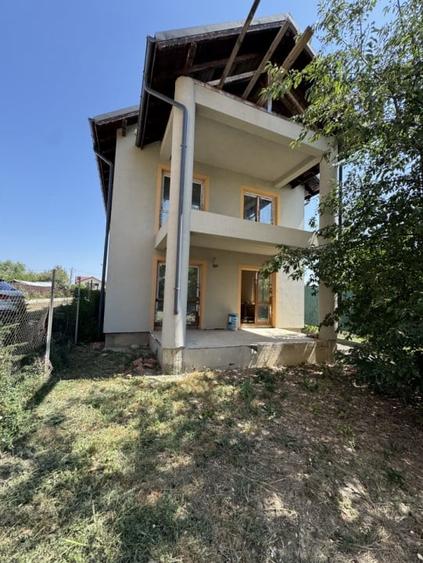 Casă individuală cu 7 camere cu Teren 2274 Mp în Târgșoru Vechi