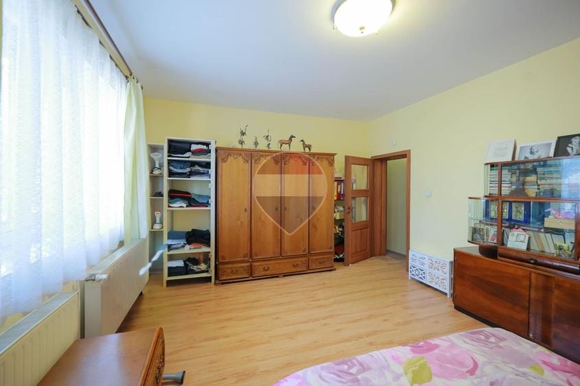 Casă individuală cu 7 camere cu Teren 771 Mp în Sântandrei