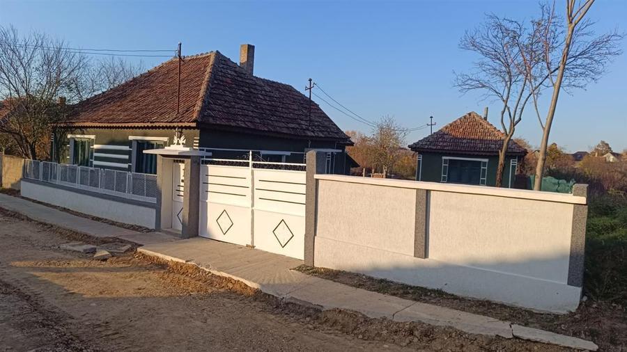 Casă individuală cu 5 camere cu Teren 1412 Mp în Tulca