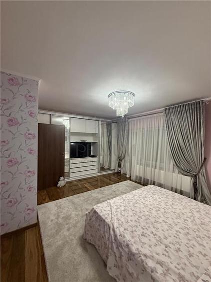 Casă individuală cu 5 camere cu Canalizare în Giroc
