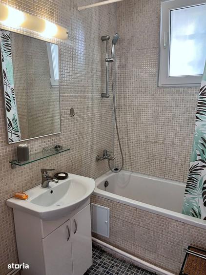 Apartament cu 3 camere decomandat în Gruia