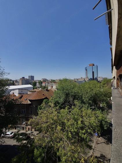 Apartament cu 4 camere decomandat în Universitate