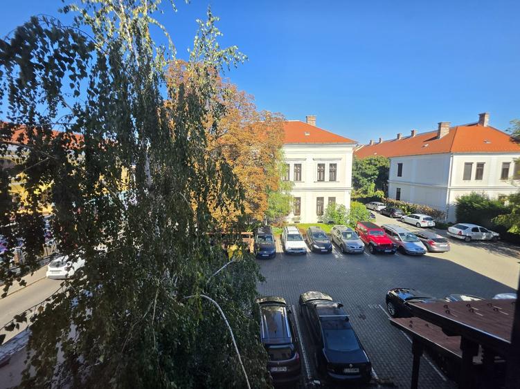 Birou, de 66 mp, în Ultracentral