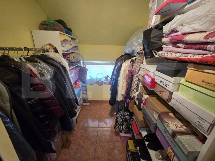 Casă individuală cu 9 camere cu Canalizare în Micești