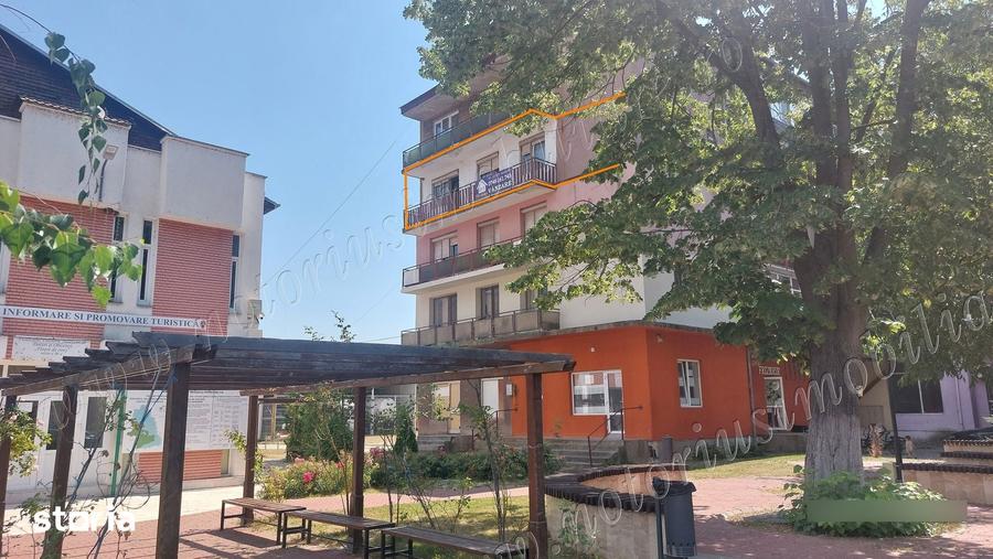 Apartament cu 3 camere semidecomandat în Est