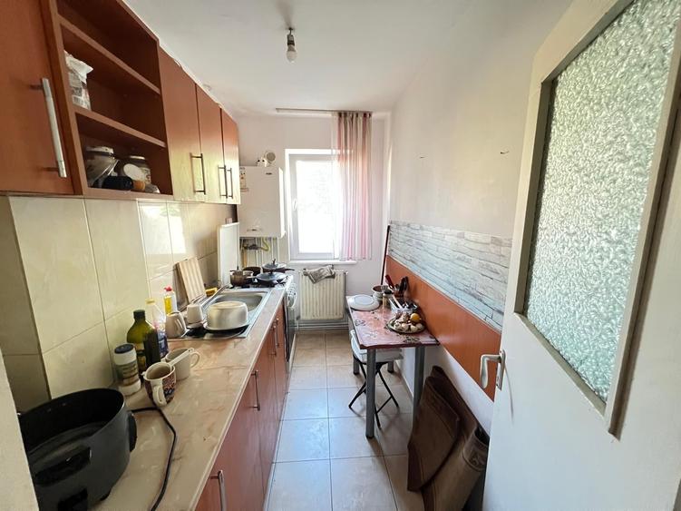 Apartament cu 2 camere semidecomandat, mobilat în Florilor