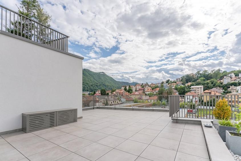 Apartament cu 4 camere decomandat, mobilat în Central