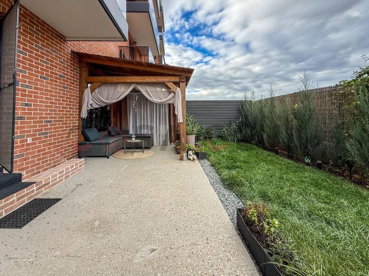 Apartament cu 2 camere semidecomandat, mobilat în Chinteni
