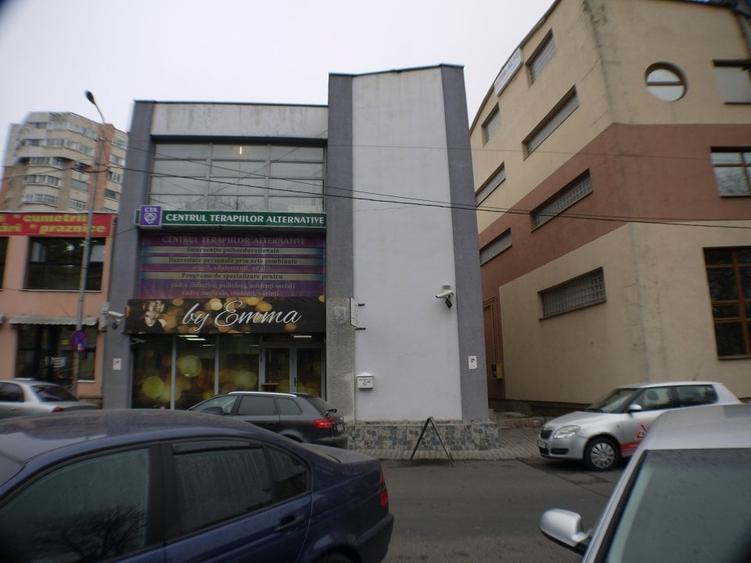 Birou, de 240 mp, în Central