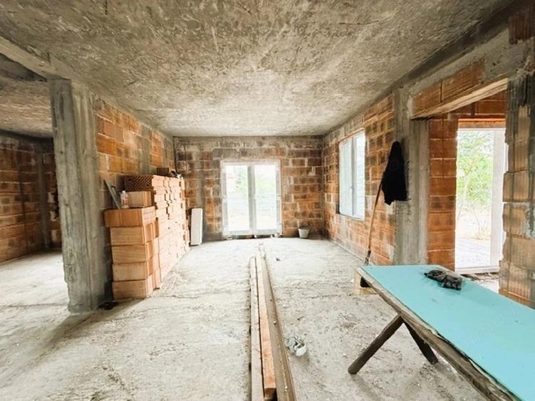 Casă cu Teren 576 Mp în Cepari