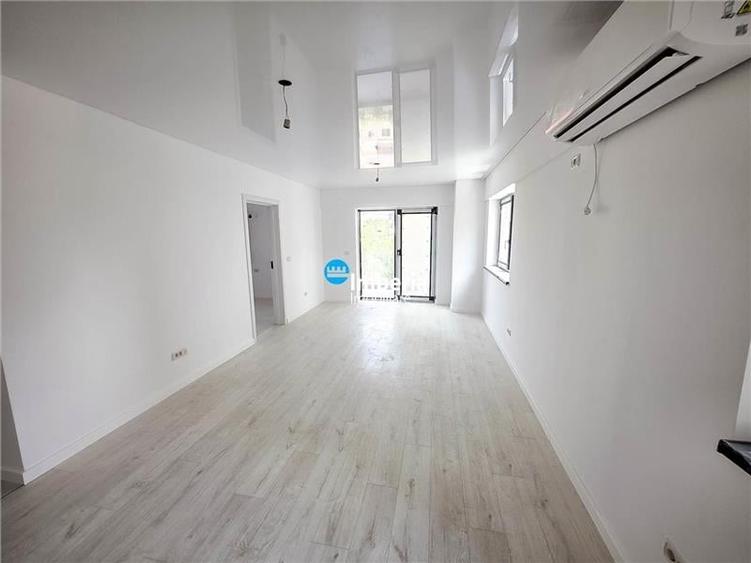 Apartament cu 3 camere decomandat în Aeroport